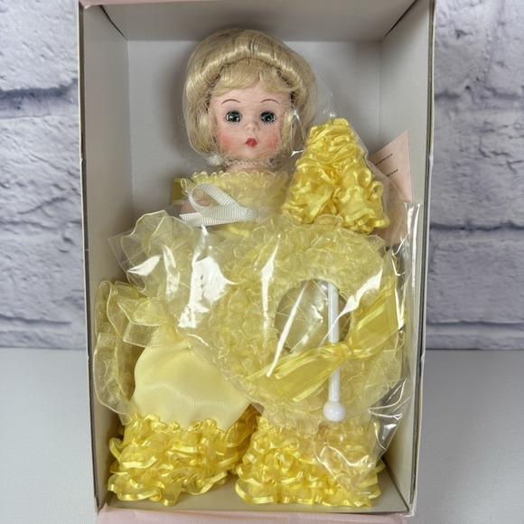 Madame Alexander Other - 2004 Madame Alexander 35627 Azalea Trail Maid YELLOW Dress Limited Edition #273